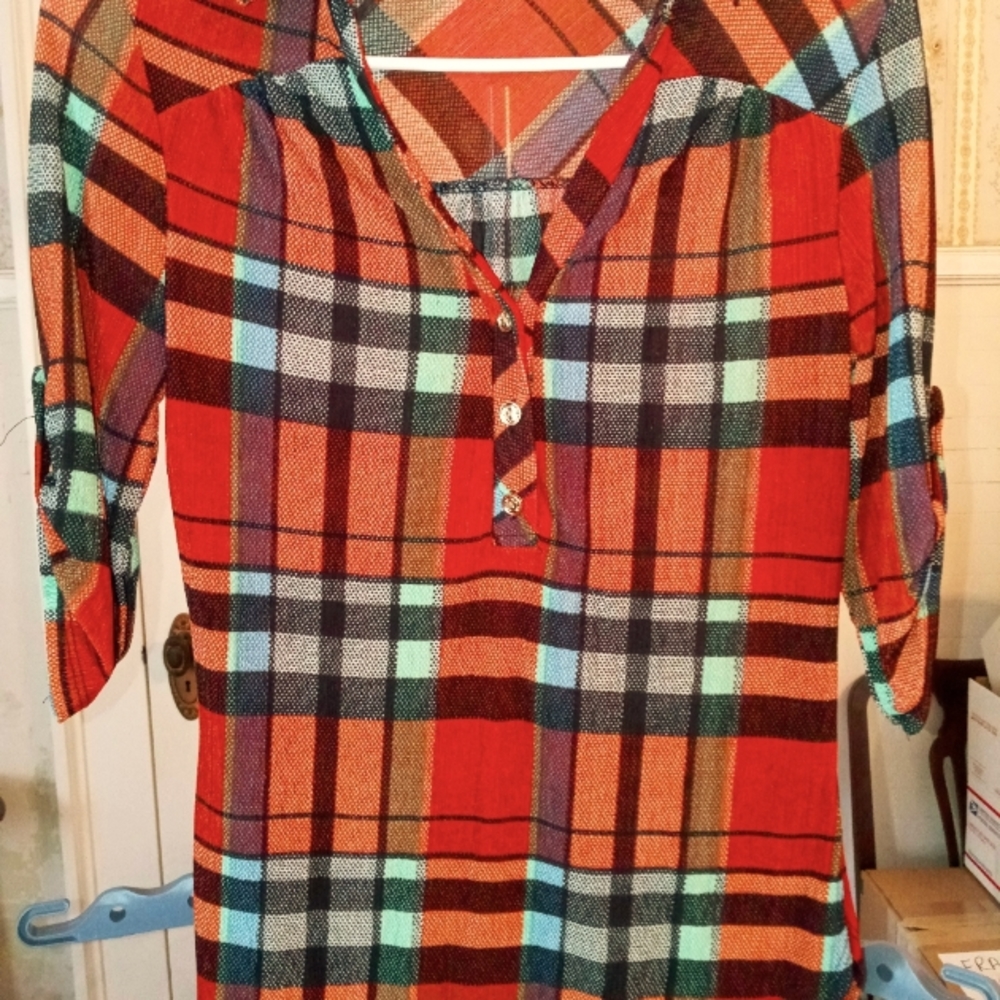 3/4 sleeve stretchy plaid top, size small